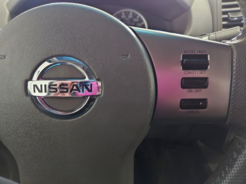 Used 2011 Nissan Frontier SL image 14