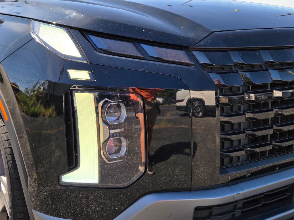 Used 2023 Hyundai Palisade SEL w/ Premium Package FWD image 2