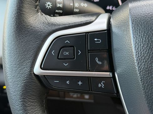 Used 2025 Toyota Sienna XLE FWD image 17