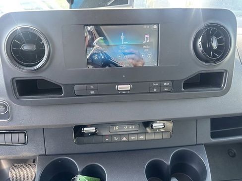 Used 2022 Mercedes-Benz Sprinter 3500 image 12