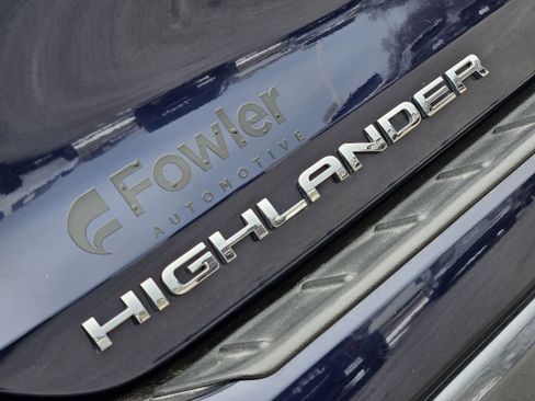 Used 2024 Toyota Highlander Limited image 9