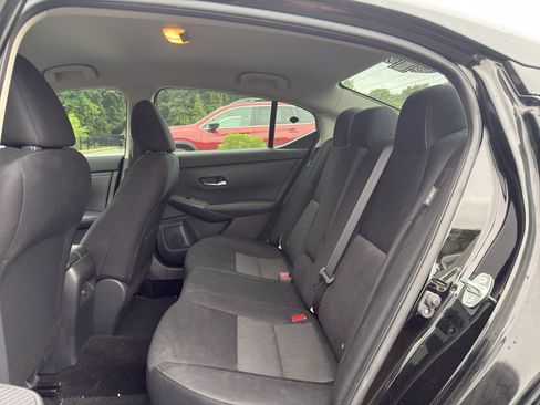 Used 2022 Nissan Sentra SV w/ Trunk Package FWD image 6