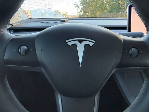 Used 2023 Tesla Model Y Long Range image 17