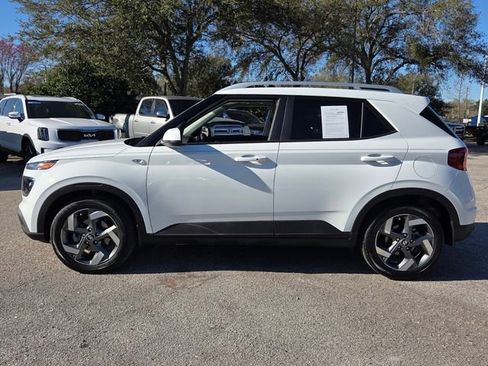Used 2025 Hyundai Venue SEL image 4