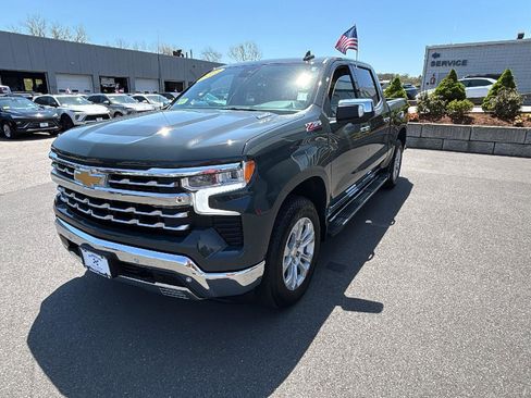 Used 2025 Chevrolet Silverado 1500 LTZ w/ LTZ Premium Package AWD/4WD image 3
