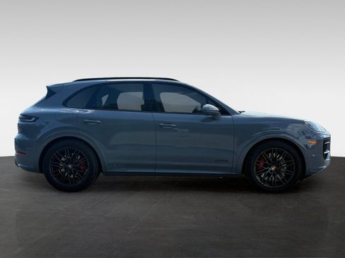 Used 2025 Porsche Cayenne GTS AWD/4WD image 4