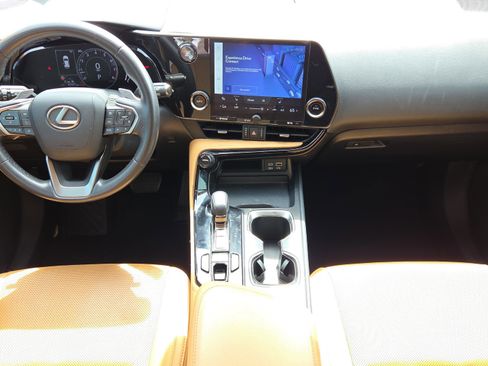 Used 2023 Lexus NX 250 FWD w/ Towing Package (2000 Lbs) image 17