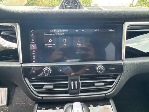 Used 2023 Porsche Macan AWD/4WD image 28