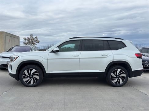 New 2026 Volkswagen Atlas SE image 4