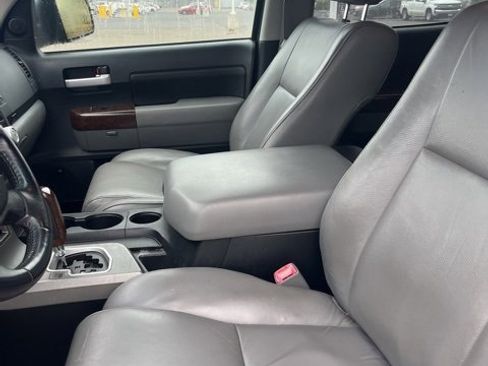 Used 2010 Toyota Tundra Limited image 12