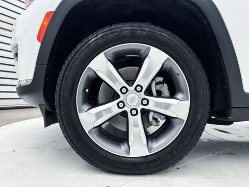 Used 2021 Jeep Grand Cherokee L Limited image 16