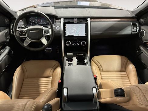 Used 2024 Land Rover Discovery Dynamic SE AWD/4WD image 13