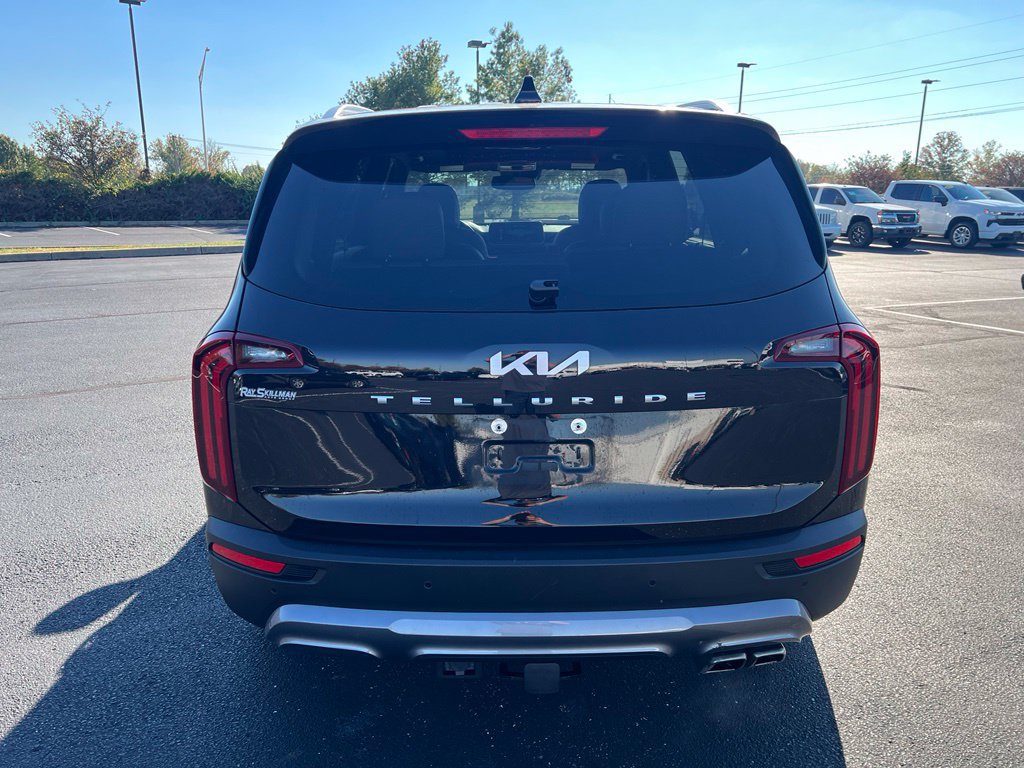 Used 2022 Kia Telluride SX w/ Towing Package FWD image 4