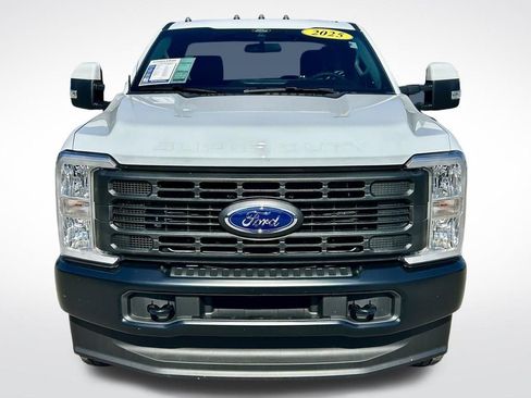 Used 2025 Ford F250 XL AWD/4WD image 2