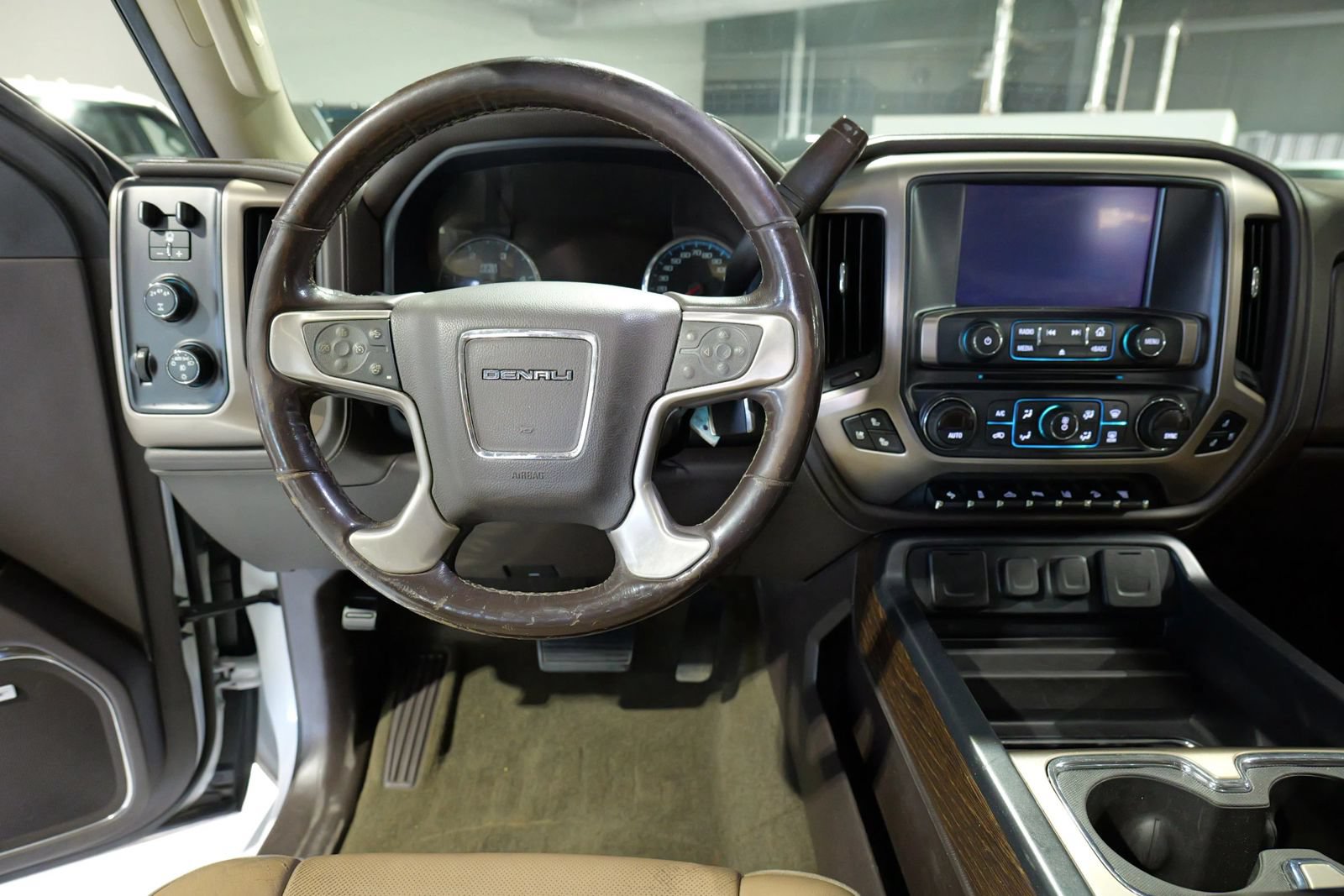 Used 2018 GMC Sierra 2500 Denali w/ Duramax Plus Package AWD/4WD image 19