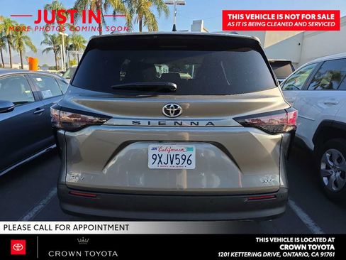 Used 2026 Toyota Sienna XLE FWD image 3