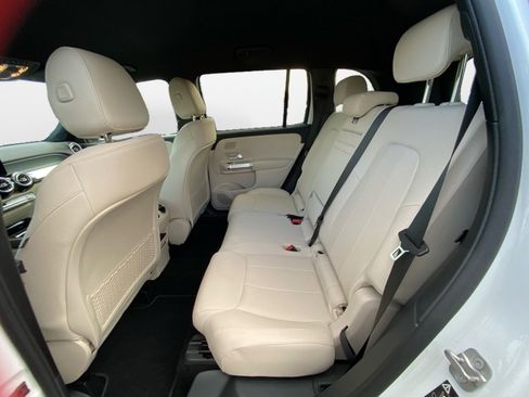 Used 2025 Mercedes-Benz GLB 250 4MATIC image 13