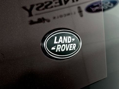 Used 2023 Land Rover Defender 130 SE image 30