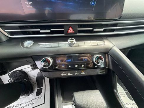 Used 2024 Hyundai Elantra SEL FWD image 16