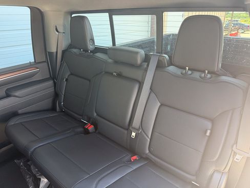 Used 2025 GMC Sierra 2500 Denali w/ Denali Reserve Package AWD/4WD image 9