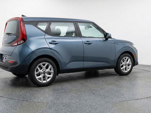 Used 2025 Kia Soul LX w/ LX Technology Package FWD image 9