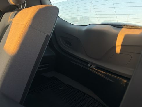 Used 2017 Chevrolet Bolt LT FWD image 33