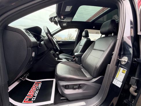 Used 2019 Volkswagen Tiguan SEL Premium R-Line image 18
