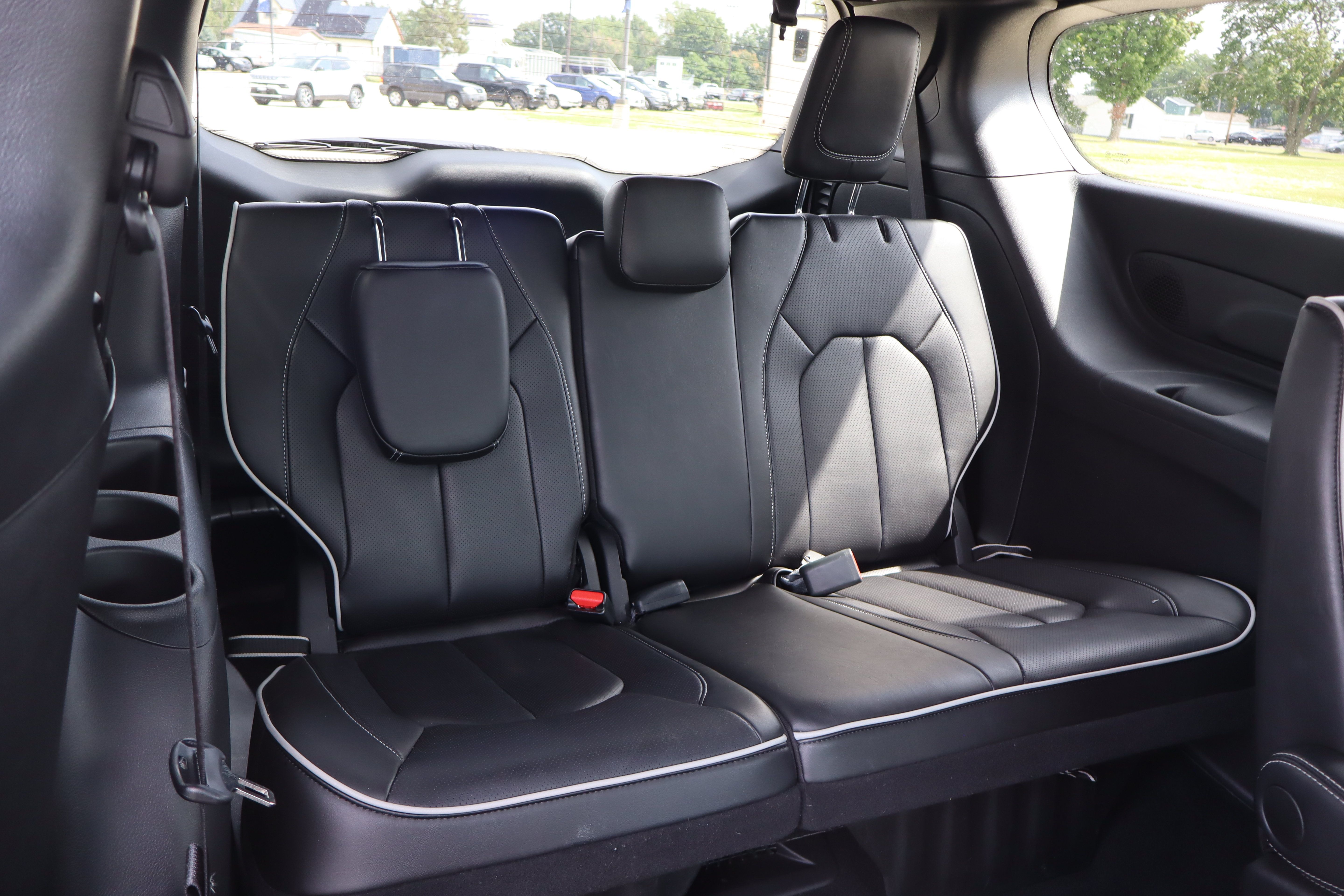 Used 2026 Chrysler Pacifica Limited FWD image 13
