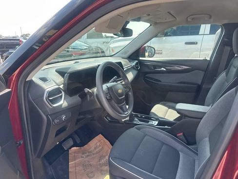 Used 2025 Chevrolet TrailBlazer LT AWD/4WD image 14