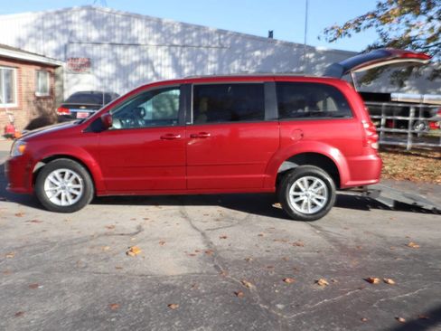 Used 2014 Dodge Grand Caravan SXT w/ UConnect Hands-Free Group image 13