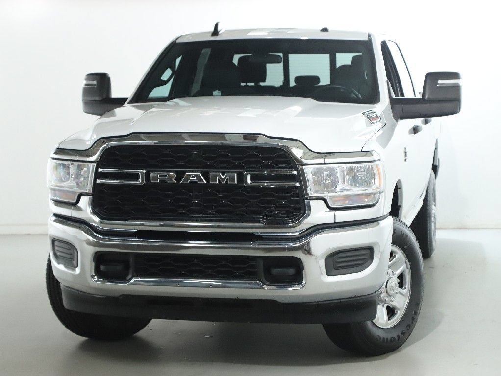 Used 2024 RAM 3500 Tradesman w/ Chrome Appearance Group AWD/4WD image 3