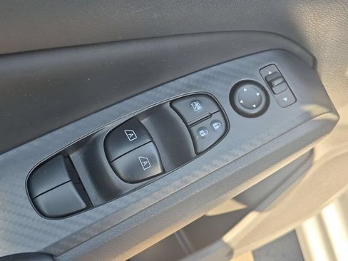 Used 2025 Nissan Altima 2.5 SV FWD image 13