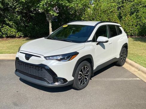 Used 2023 Toyota Corolla Cross AWD Hybrid image 3