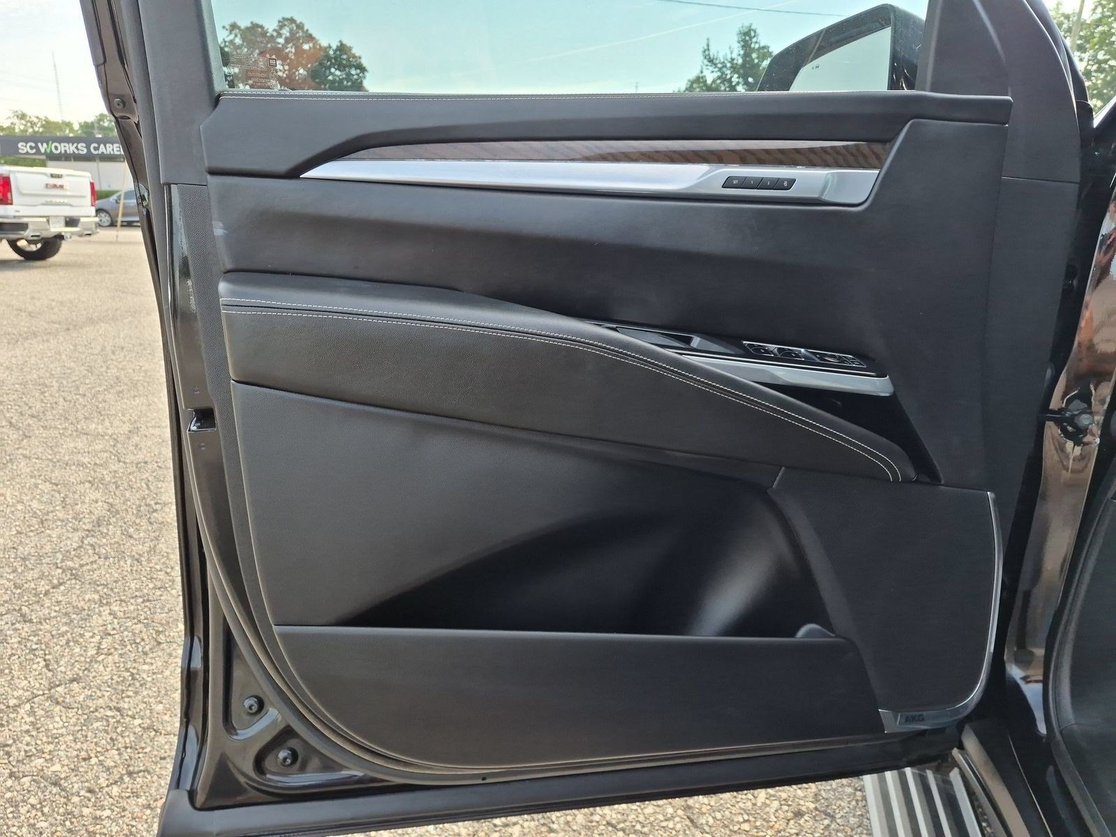 Certified 2025 Cadillac Escalade ESV Sport Platinum AWD/4WD image 23