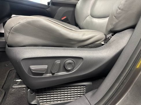 Used 2021 Toyota Sienna XLE FWD image 27