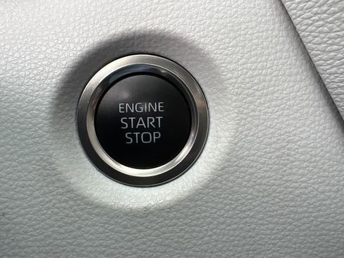 Certified 2025 Toyota Corolla SE image 33