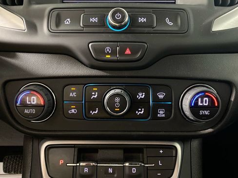 Used 2024 GMC Terrain SLE w/ Driver Convenience Package FWD image 18