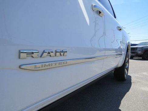 Used 2022 RAM 1500 Limited w/ Body Color Bumper Group AWD/4WD image 13