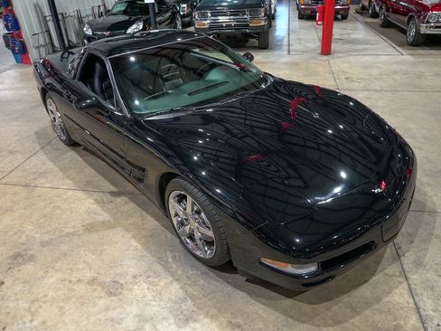Used 1998 Chevrolet Corvette Coupe w/ Memory Pkg RWD image 14