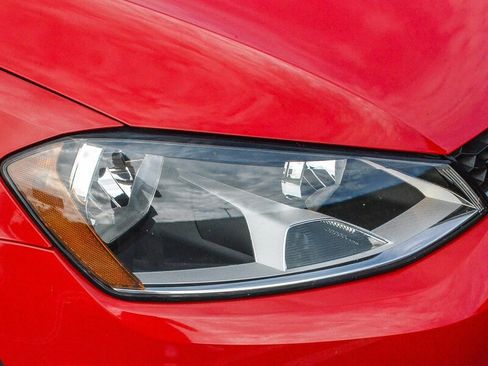 Used 2017 Volkswagen Golf Alltrack S image 14