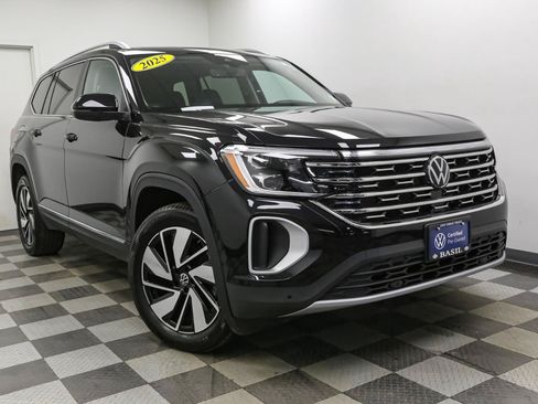 Used 2025 Volkswagen Atlas SEL AWD/4WD image 3