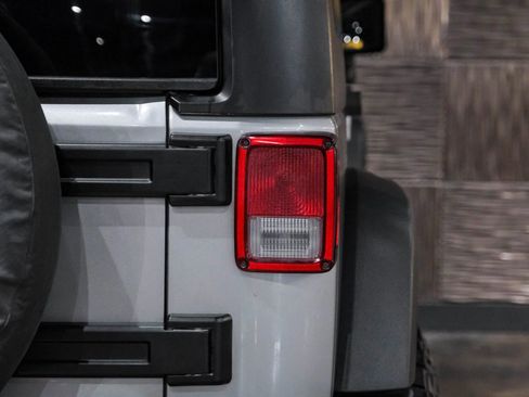 Used 2018 Jeep Wrangler Unlimited Sport S AWD/4WD image 42