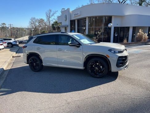 New 2026 Volkswagen Tiguan SE R-Line image 2