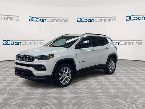Used 2023 Jeep Compass Latitude AWD/4WD image 4