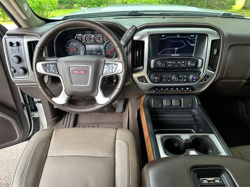 Used 2018 GMC Sierra 2500 SLT w/ Duramax Plus Package AWD/4WD image 30