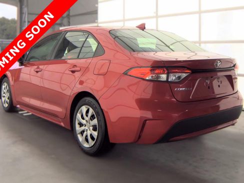 Used 2021 Toyota Corolla LE FWD image 3