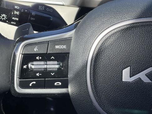 Used 2023 Kia Sorento SX Prestige w/ Panoramic Sunroof Package image 29