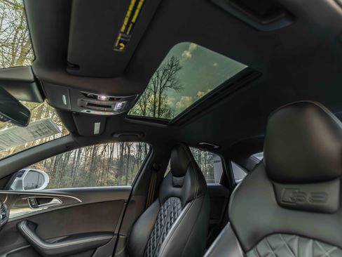 Used 2017 Audi S6 Prestige w/ S6 Sport Package image 12