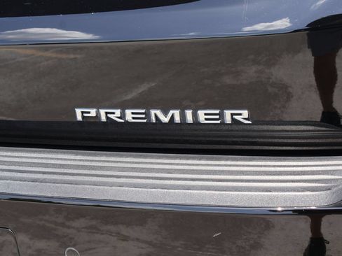 Used 2023 Chevrolet Tahoe Premier w/ Premium Package AWD/4WD image 8