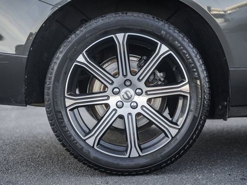 Used 2018 Volvo XC60 T6 Momentum w/ Convenience Package image 17